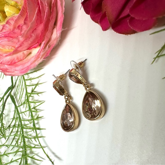NEW⚜️Golden Crystal Drop Earrings - Picture 3 of 5